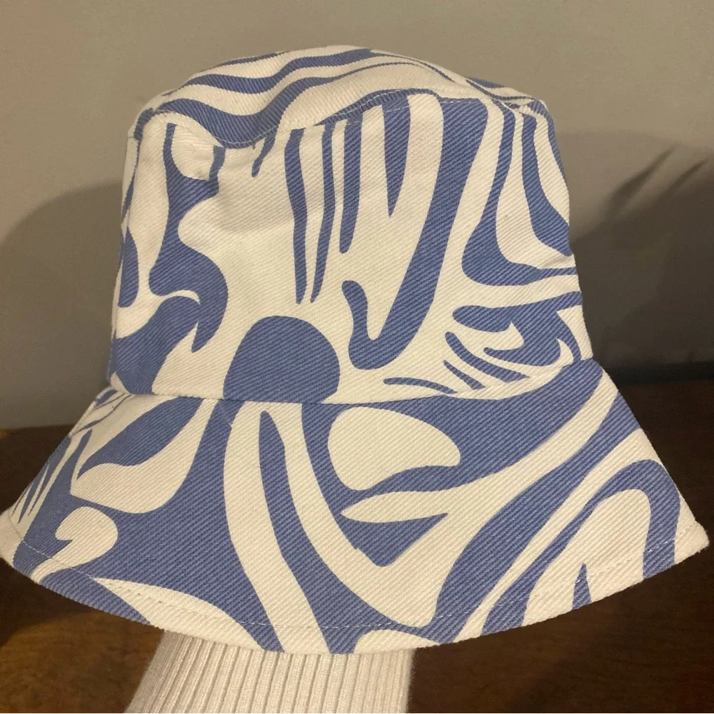 Bucket Hat NWT - Picture 1 of 3